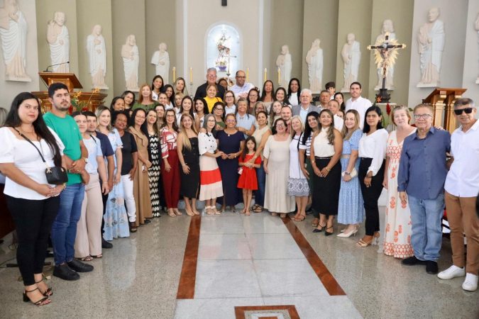 Prefeita Tia Júlia participa de missa em Ação de G